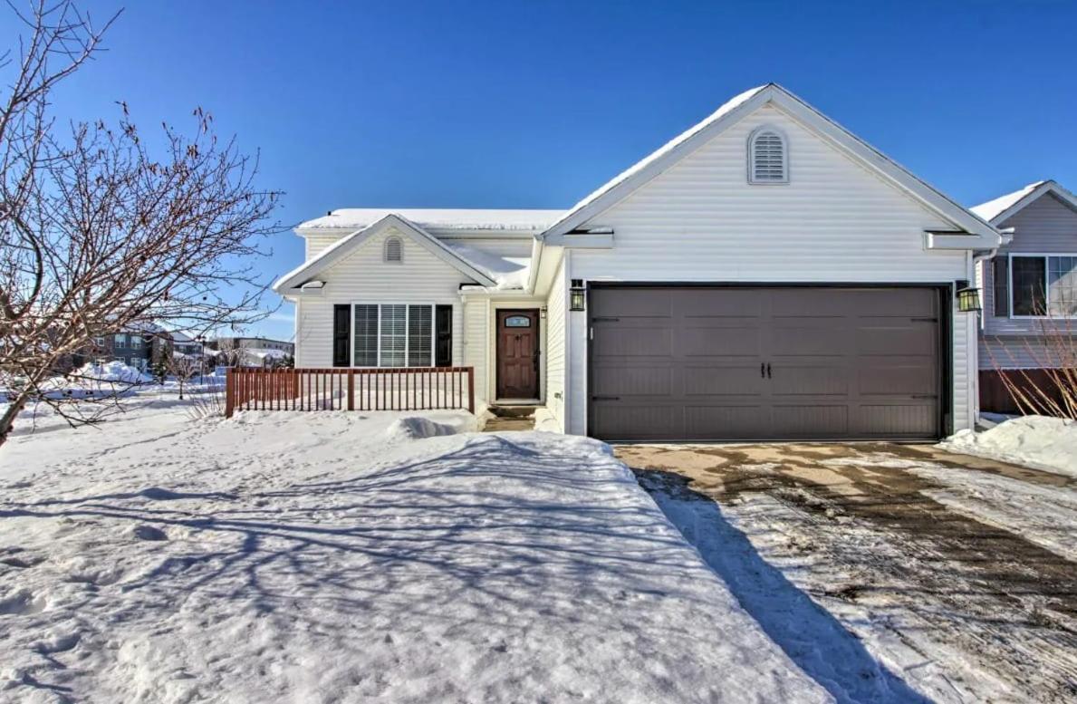 فيلا Welcoming West Fargo Retreat W Backyard المظهر الخارجي الصورة