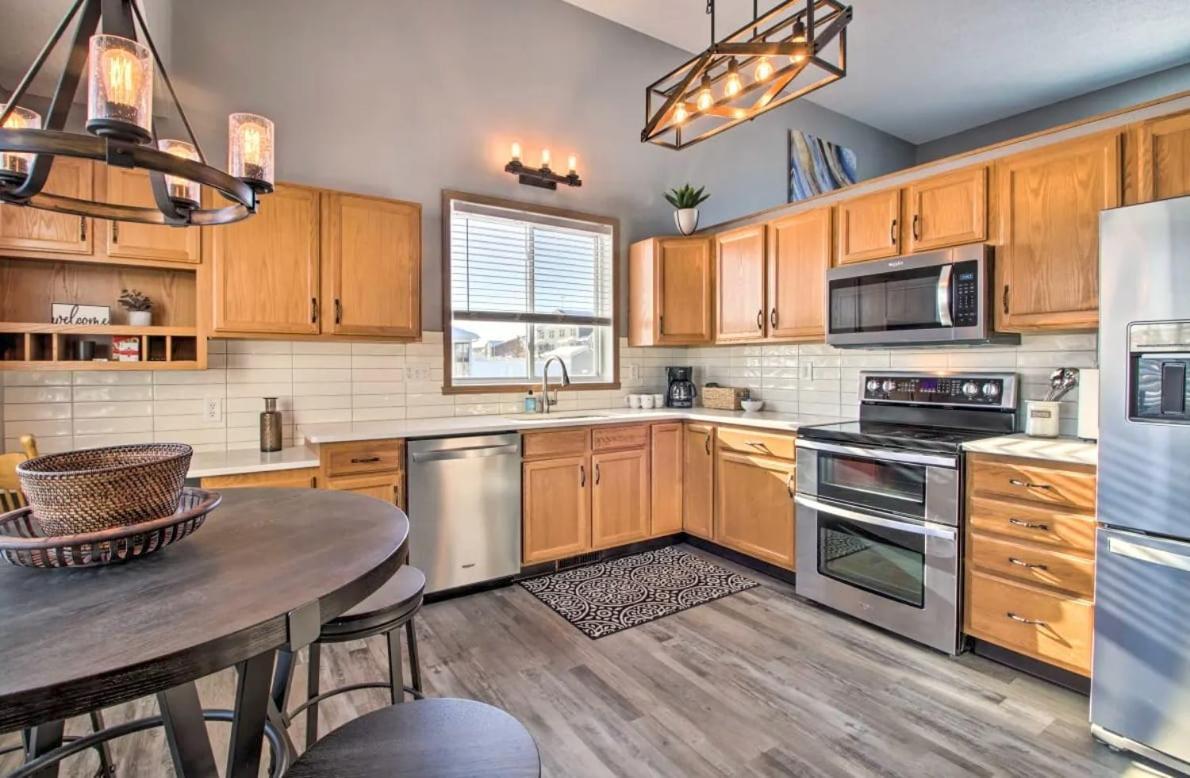 فيلا Welcoming West Fargo Retreat W Backyard المظهر الخارجي الصورة